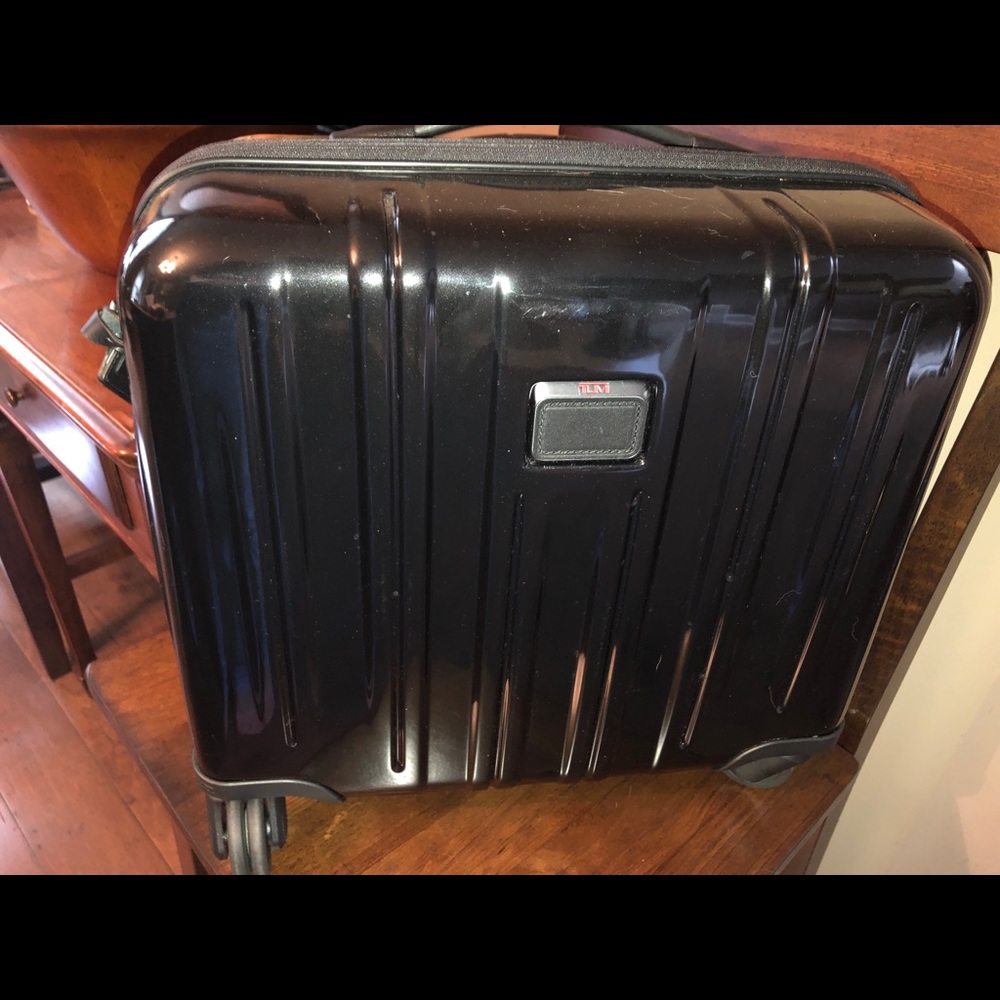 Sold🤯TUMI V3 Comp Carryon Brief/Suitcase - Picture 2 of 7